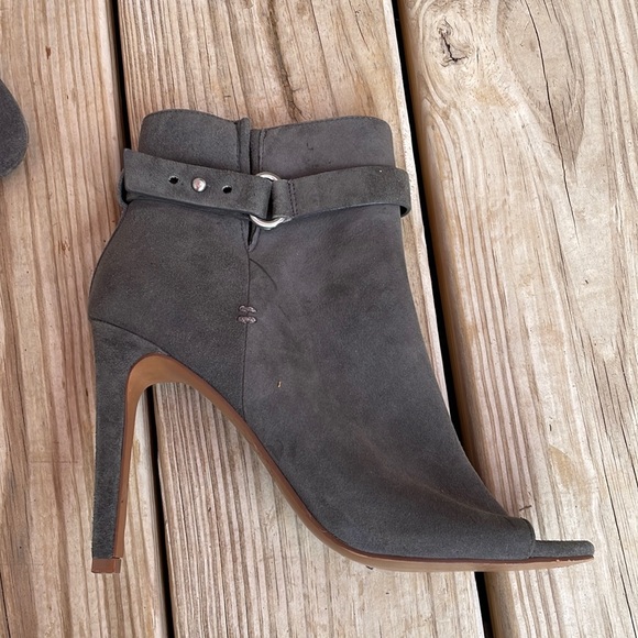 EUC- BCBGeneration Cassia Gray Peep Toe Suede Bootie Size 7M - Picture 4 of 16